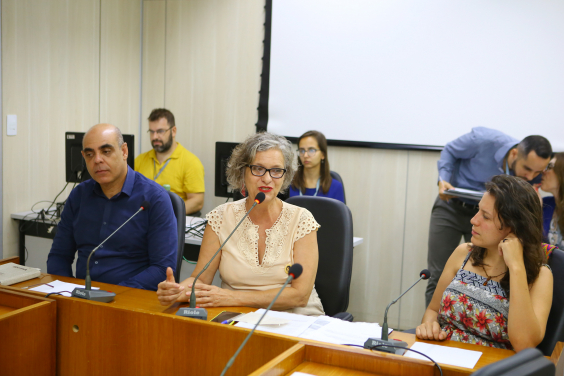 Vereadoras Cida Falabella e Bella Gonçalves e vereador Maninho Félix, em reunião da Comissão de Mulheres, nesta segunda-feira (11/11)
