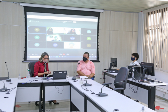 Audência pública da Comissão de Mulheres, para debater o enfrentamento à violência contra mulheres no contexto da pandemia, com participação presencial do vereador Edmar Branco e da vereadora Nely Aquino e participação remota das vereadoras Cida Falabella e Bella Gonçalves e do vereador Maninho Félix