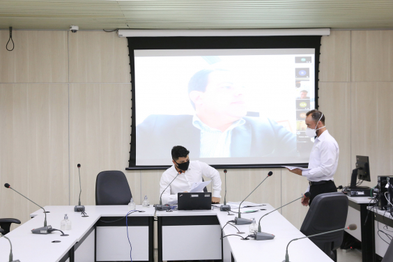 Vereador Pedro Bueno, em participação presencial na reunião da Comissão de Administração Pública, nesta terça-feira (4/8)