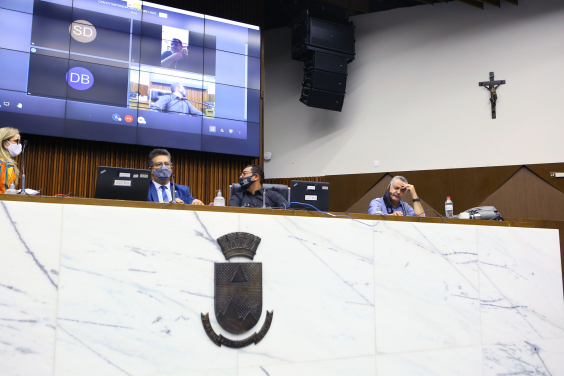 Vereadores da CPI - extinção de leitos psiquiátricos em reunião no Amynthas