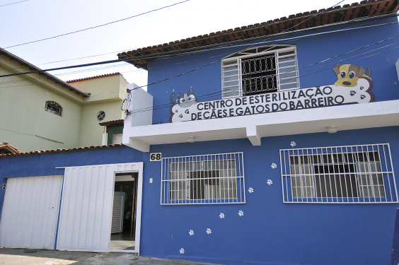 Fachada do Centro de Esterilização de Cães e Gatos Barreiro