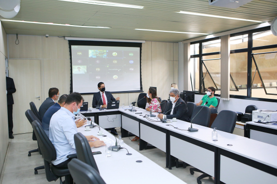 Vereadores Gabriel, Braulio Lara, Professor Claudiney Dulim, Rubão, Wanderley Porto e Léo, e vereadora Bella Gonçalves, na reunião da CPI da BHTrans, nesta quarta-feira (13/10)