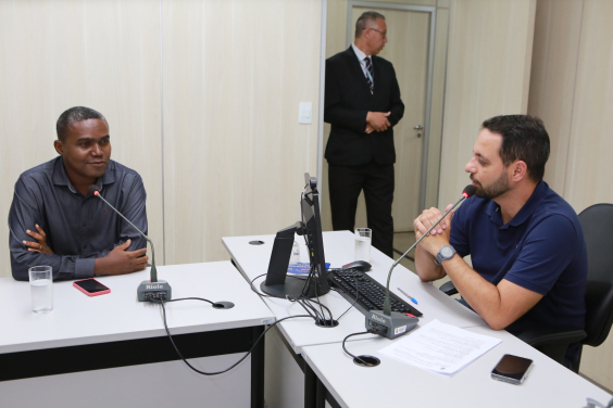Vereadores em reunião no Plenário Helvécio Arantes 