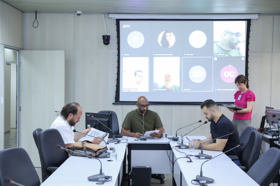 Imagem dos parlamentares durante a reunião