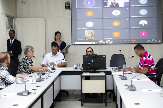 Vereadores no Plenário Helvécio Arantes