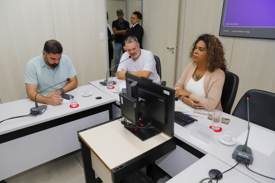 Vereadores no Plenário Helvécio Arantes