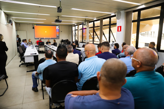 Público assiste audiência pública na CMBH
