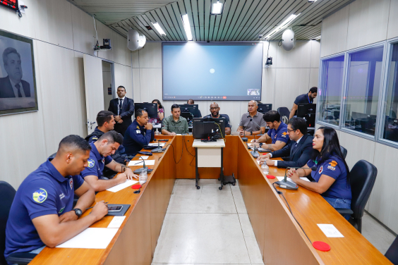 Guardas municipais e vereadores reunidos durante audiência pública na CMBH