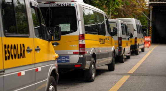 veículos de transporte escolar