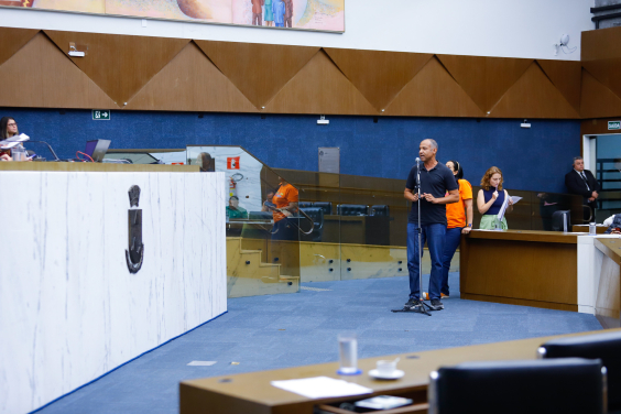 Vereador declara voto durante Plenário