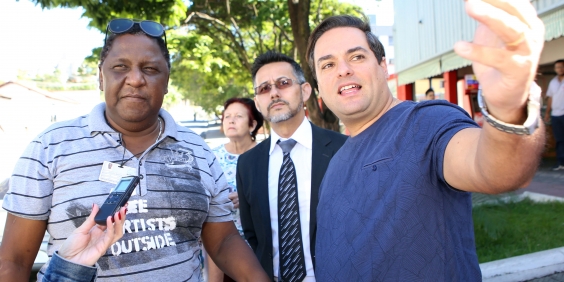 Vereador Rafael Martins e representante da BHTrans, em visita técnica da Comissão de Desenvolvimento Econômico, Transporte e Sistema Viário a vias do Bairro Manacás (Pampulha)