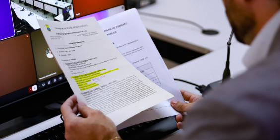 Vereador segura pauta da reunião