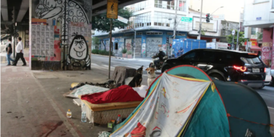 barraca e colhões em passeio público