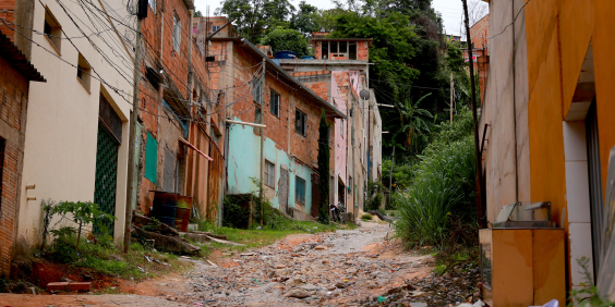 Rua não pavimentada na comunidade de Novo Lajedo