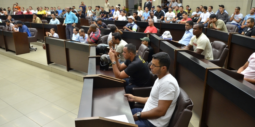 guardas municipais lotaram o plenário para a audiência