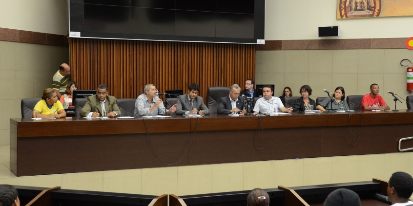 Parlamentares e moradores cobram soluções para as enchentes