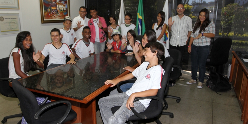 Candidatos a vereadores mirins visitam a presidência da CMBH