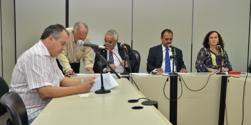 Vereadores realizam reunião ordinária da Comissão de Saúde e Saneamento
