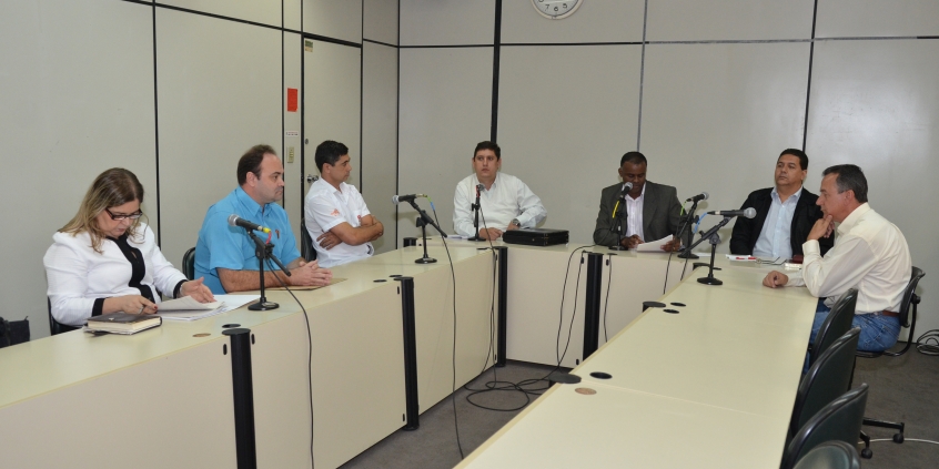 Representantes da BHTRANS, do transporte escolar e fretado e vereadores discutem regulamentação no Helvécio Arantes 