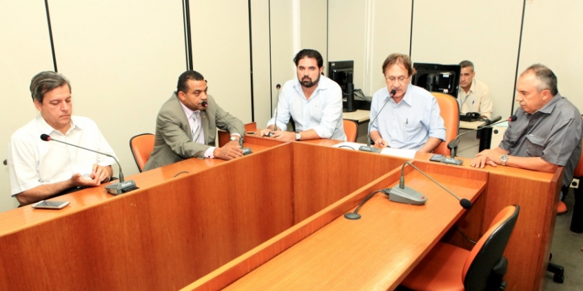 Comissão Especial apreciou PELO que muda regras para substituição do prefeito. Foto: Rafa Aguiar
