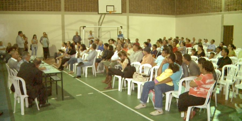 População, vereadores e autoridades discutem violência no Céu Azul