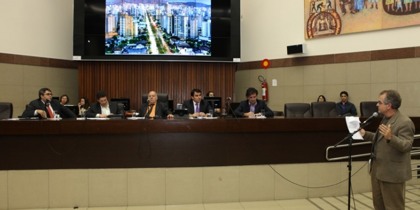 Em audiência pública (10/10), vereadores receberam a Prefeitura para apresentação de relatório de prestação de contas