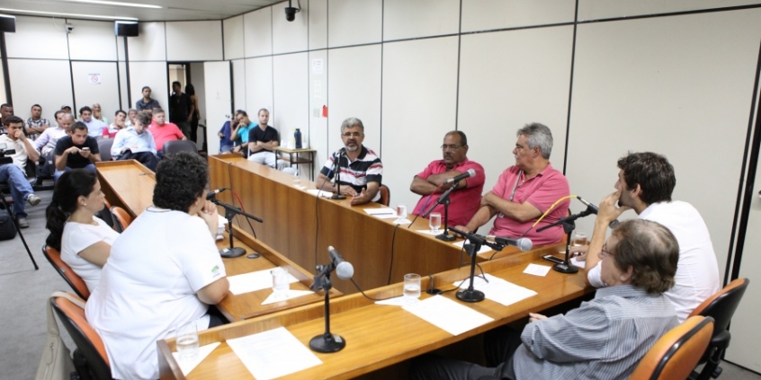 Audiência discutiu construção de campo de futebol na Vila São Tomás  (Foto: Mila Milowski)