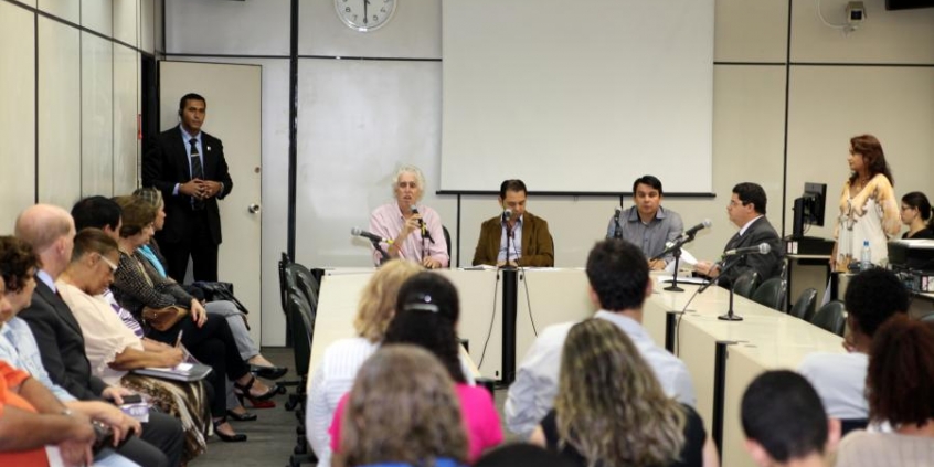 Comissão de Direitos Humanos e Defesa do Consumidor discute violência contra a mulher