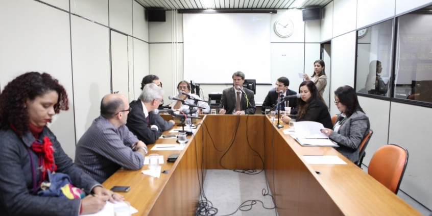 Distribuição de material escolar na rede municipal foi tema de audiência