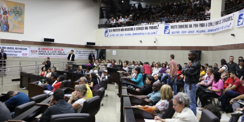 Funcionalismo municipal lotou plenário principal da Casa para reivindicar melhorias