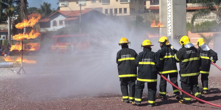 PL em tramitação obriga edificações a contratar bombeiros civis - Foto: Portal PBH