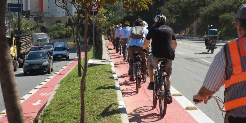 Legislativo incentiva utilização de bicicletas como alternativa de transporte na capital - Foto: Luiz Guadagnoli