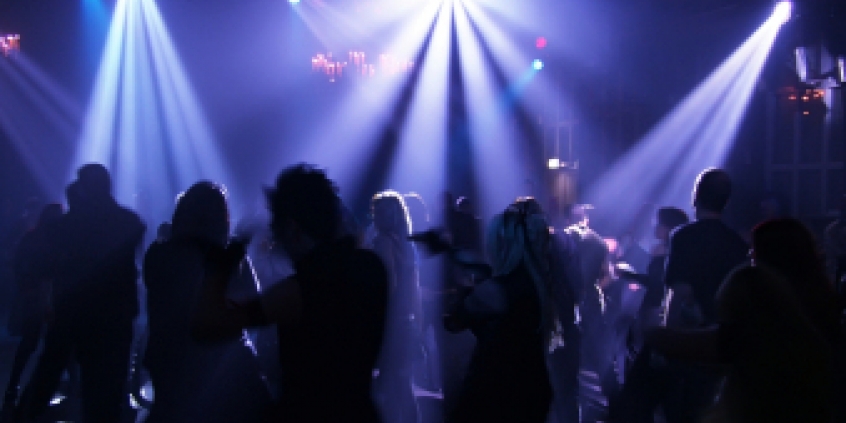 Instalação de bebedouros em danceterias passa a ser obrigatória