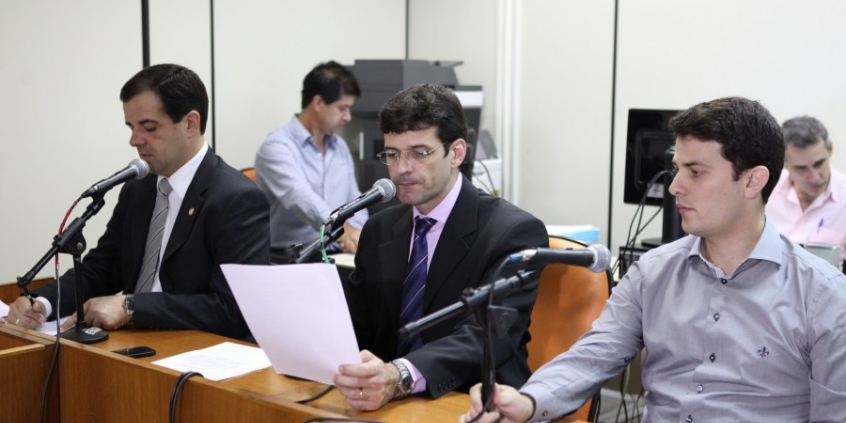 Juninho Los Hermanos (Pros), Marcelo Álvaro Antônio (PRP) e Marcelo Aro (PHS), membros da Comissão