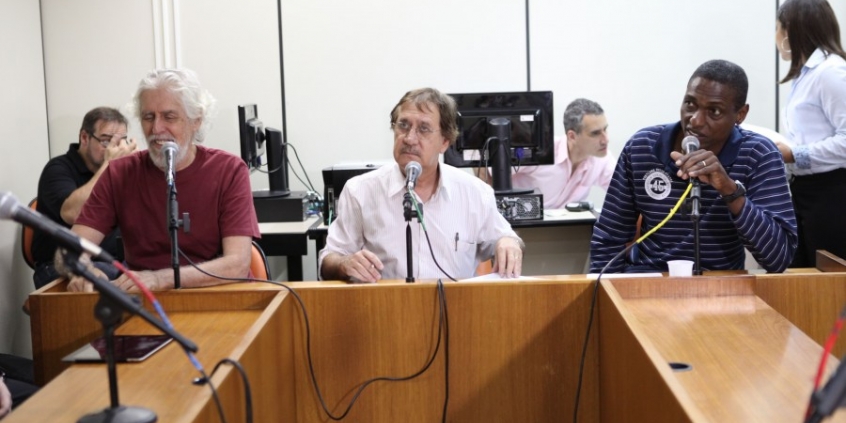 Comissão também emite pareceres contrários a dois projetos de lei