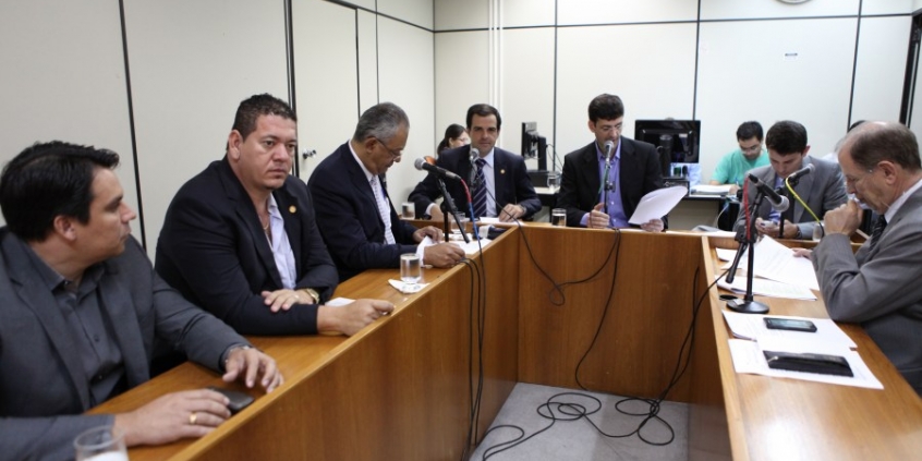 Comissão de Legislação e Justiça aprecia o parecer de 49 projetos de lei 