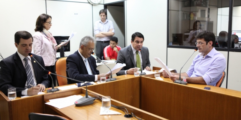 Parlamentares membros da CLJ, em reunião nesta quinta-feira (14/8)