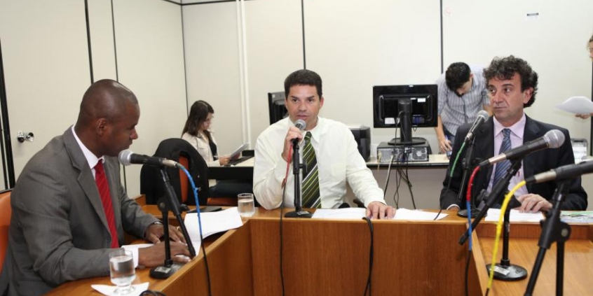 Vereadores Juninho Paim, Adriano Ventura e Gilson Reis na reunião da Comissão de Orçamento e Finanças Pùblicas