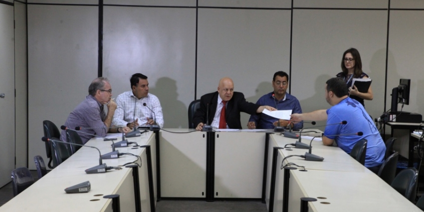 Heleno, Jorge Santos, Henrique Braga (presidente), Autair Gomes e Pedro Patrus na reunião da CPI (Divulgação CMBH)