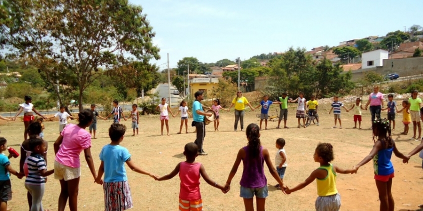 Centro de Referência em Assistência Social (CRAS) Zilah Spósito realiza atividades com crianças da região (Foto: PBH)