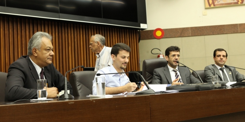 Projeto que beneficia taxistas tem redação final aprovada. Foto: Mila Milowiski/CMBH