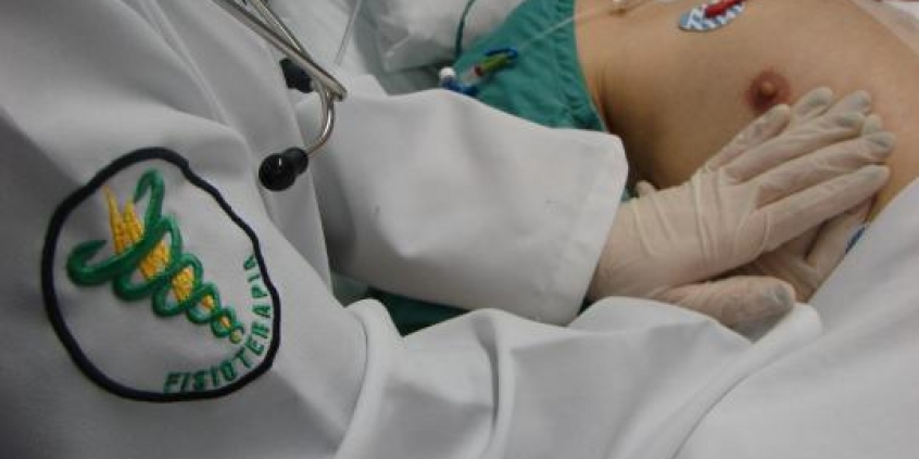 Atendimento fisioterápico previne complicações de cirurgias e favorece a reabilitação (Imagem: Banco de Imagens)