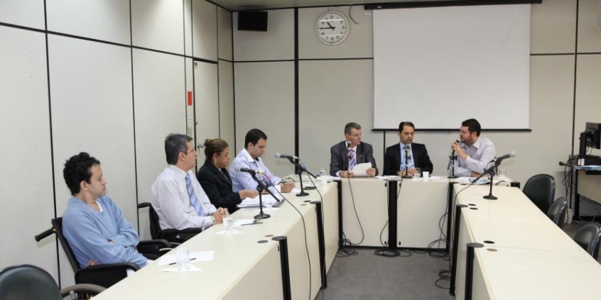 Comissão de Direitos Humanos e Defesa do Consumidor em audiência pública dia 6/6/13