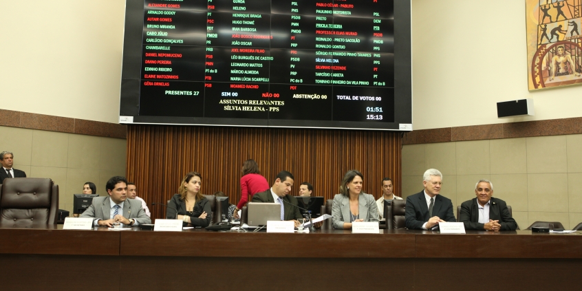Vereadores aprovam semáforos com contagem regressiva