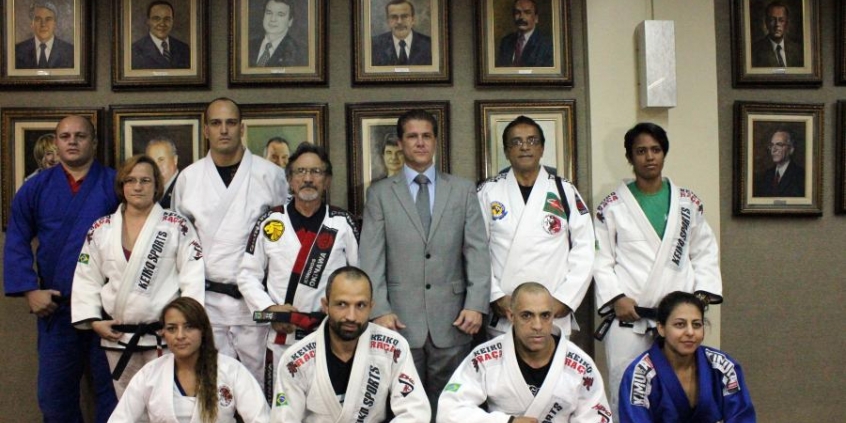 Léo Burguês recebeu integrantes da Liga Brasileira de Jiu-jitsu