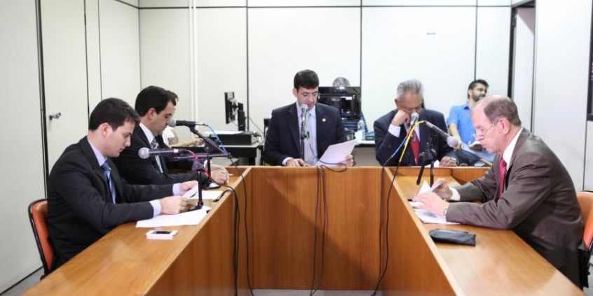 Marcelo Aro, Juninho Los Hermanos, Marcelo Álvaro Antônio, Edson Moreira e Coronel Piccinini na 8ª reunião ordinária da CLJ