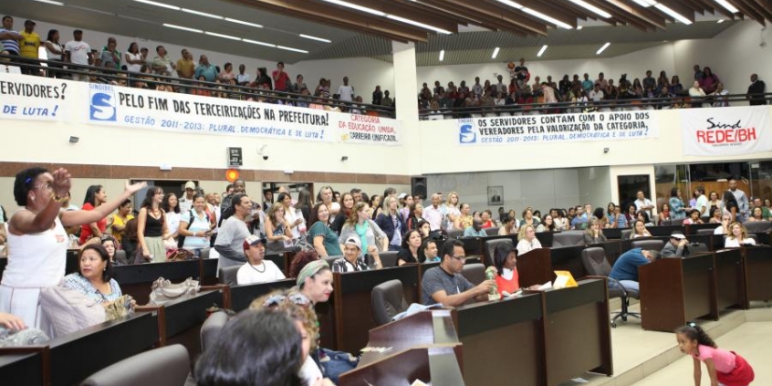 Servidores municipais lotam o plenário em audiência da Comissão de Orçamento para debater gastos com pessoal