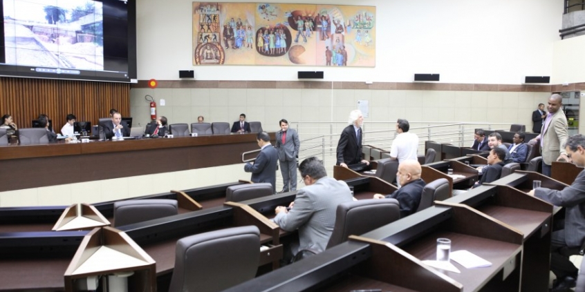 Em reunião plenária nesta quinta-feira (22/8), vereadores aprovaram os quatro projetos de lei em pauta