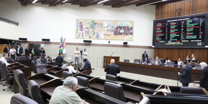 Inauguração do Move, auditoria do transporte coletivo e metrô do Barreiro estiveram em discussão- Foto: Mila Milowski