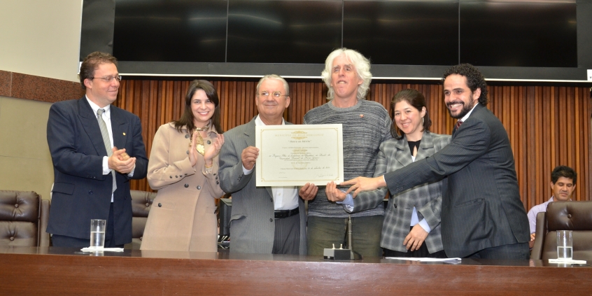 Polos de Cidadania da UFMG recebe homenagem na Câmara Municipal